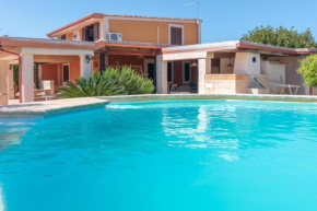 Отель Villa con piscina al mare  Оньина